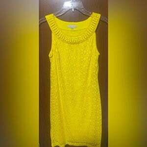 Sandra Darren Vibrant Yellow Sleeveless Lace cocktail Dress Beaded Neckline Sz 6